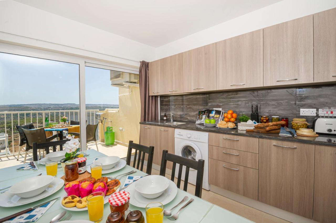 Summer Breeze Apartment With Panoramic Terrace - By Getawaysmalta Mellieha Exterior foto