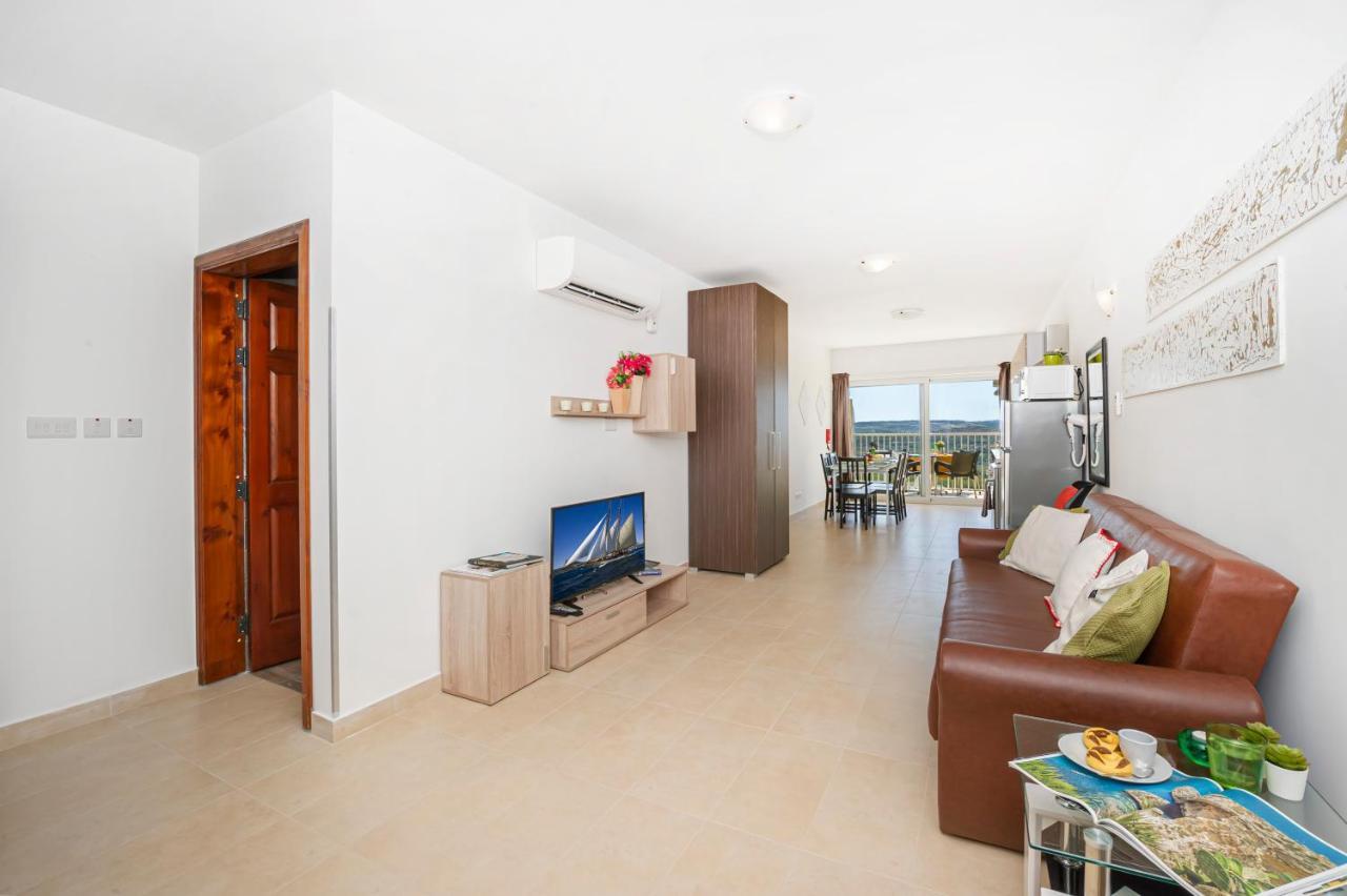 Summer Breeze Apartment With Panoramic Terrace - By Getawaysmalta Mellieha Exterior foto