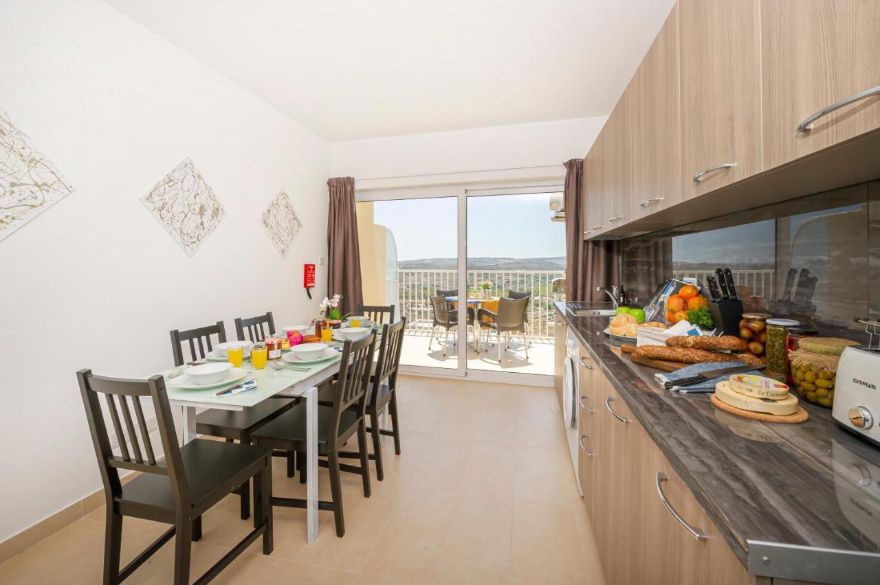 Summer Breeze Apartment With Panoramic Terrace - By Getawaysmalta Mellieha Exterior foto