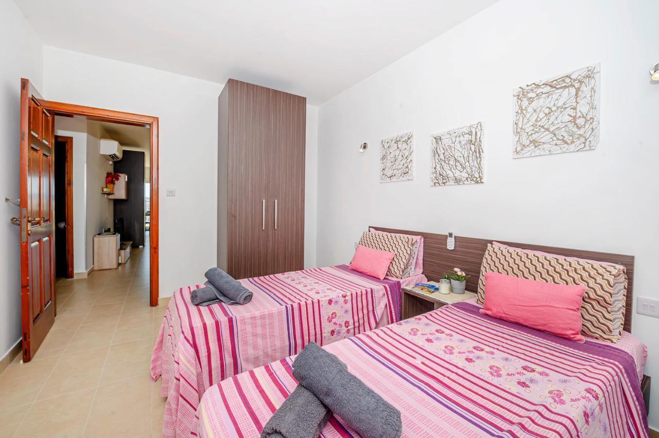 Summer Breeze Apartment With Panoramic Terrace - By Getawaysmalta Mellieha Exterior foto